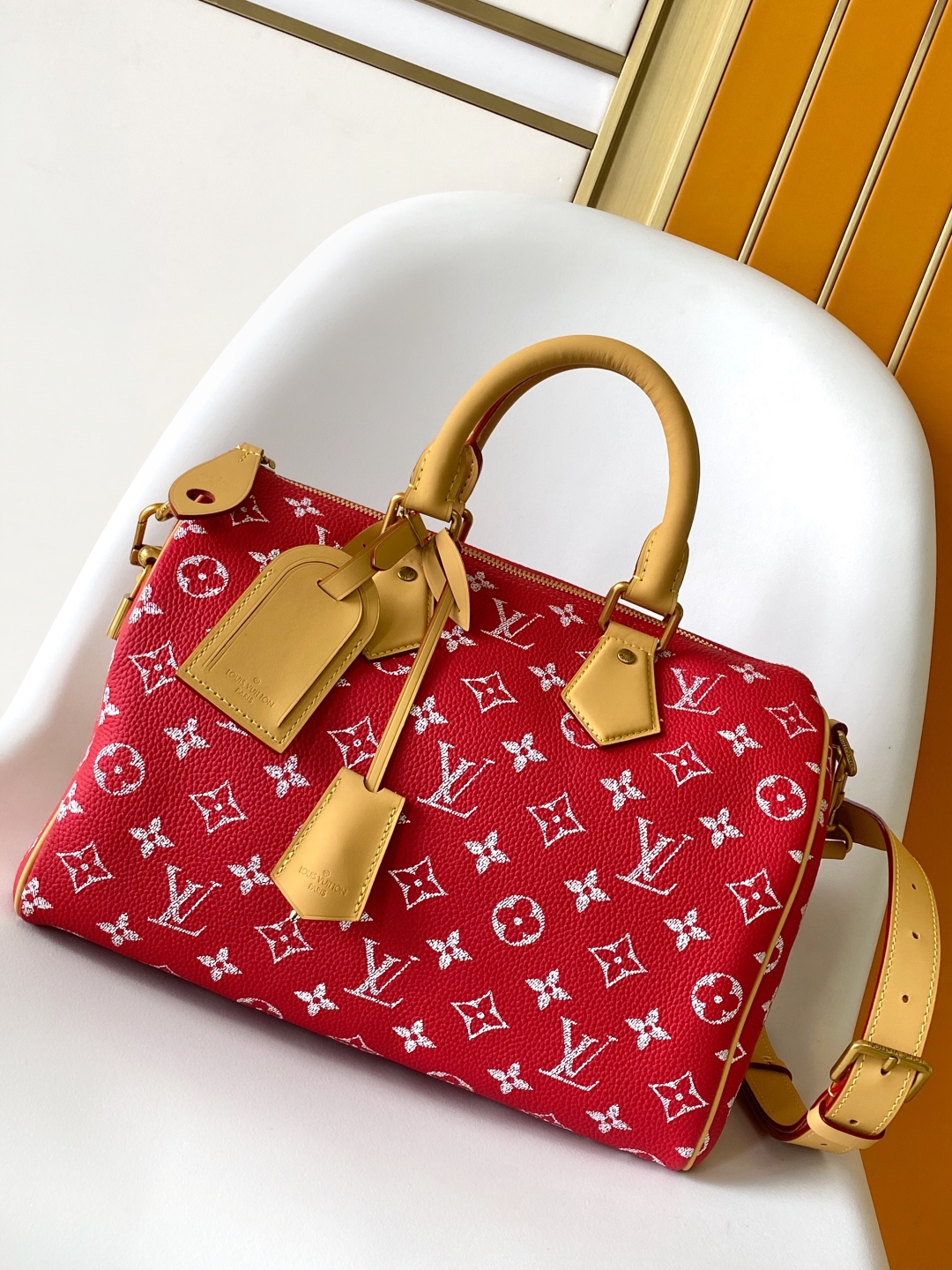Louis Vuitton Speedy Bandoulière 30: Élégance en Cuir Monogram Rouge