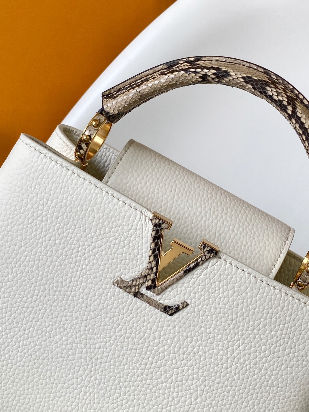 Louis Vuitton Capucines Mini Bag - White Taurillon Leather & Python Handle 6 cmp i1751200012016 6619 0 3