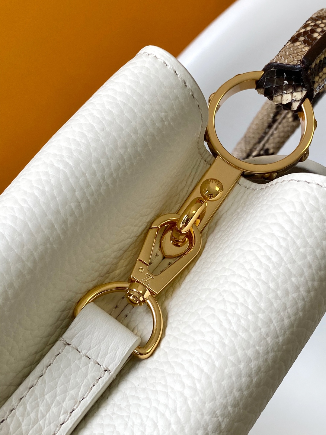 Louis Vuitton Capucines Mini Bag - White Taurillon Leather & Python Handle 7 cmp i1751200012016 7033 0 4