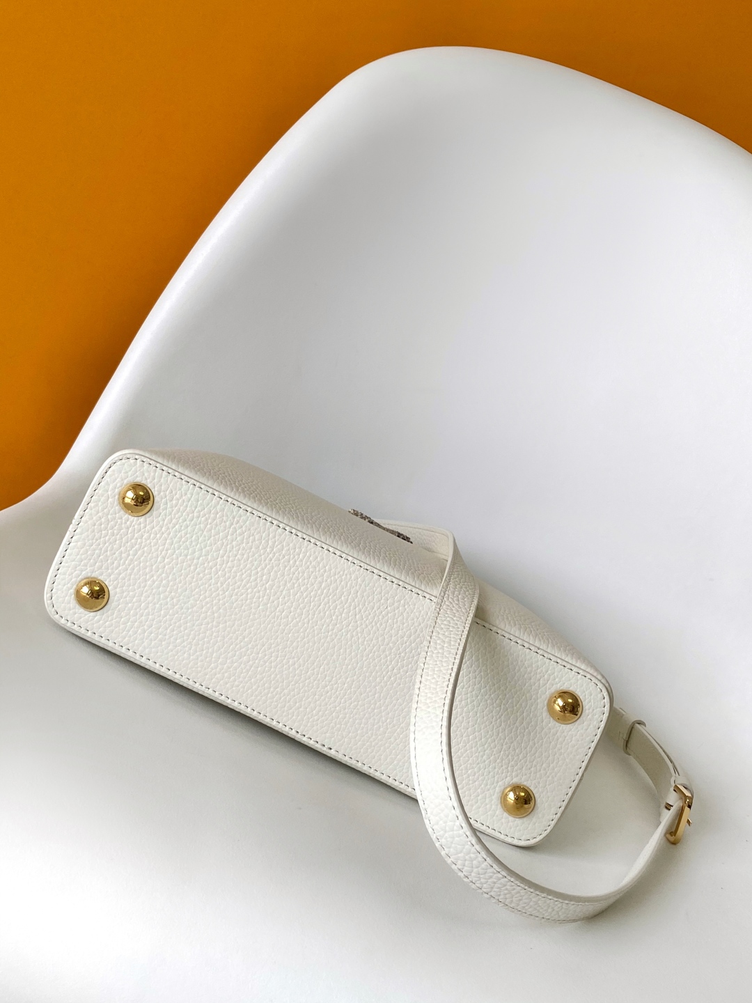 Louis Vuitton Capucines Mini Bag - White Taurillon Leather & Python Handle 5 cmp i1751200021686 3032 0 2