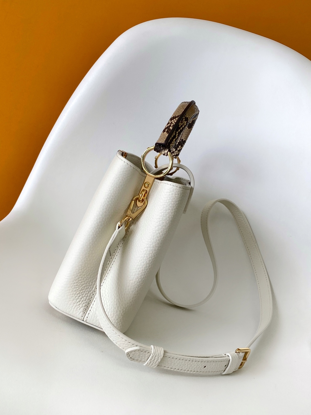 Louis Vuitton Capucines Mini Bag - White Taurillon Leather & Python Handle 4 cmp i1751200021686 7563 0 1