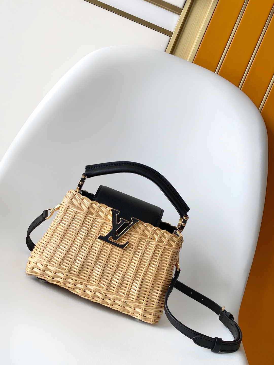 Louis Vuitton Capucines BB Rotan Handtas - Stijlvol en Elegant Design