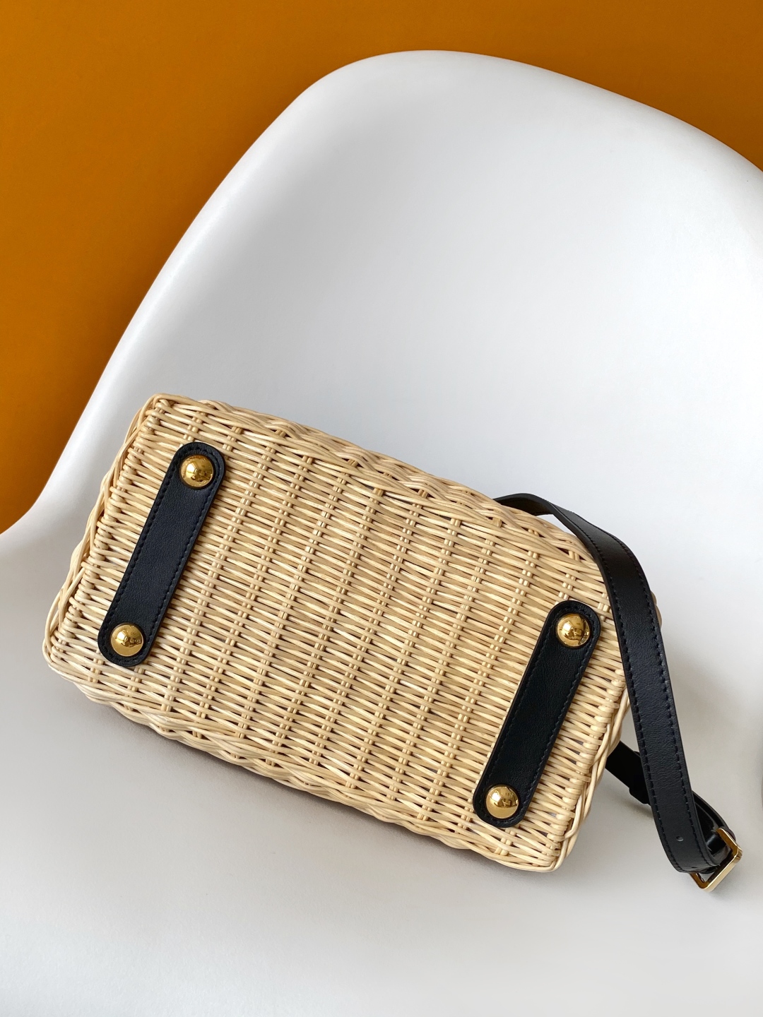 Louis Vuitton Capucines BB Wicker Bag, Elegant Design & Secure Closure 5 cmp i1751694261018 9660 0 3