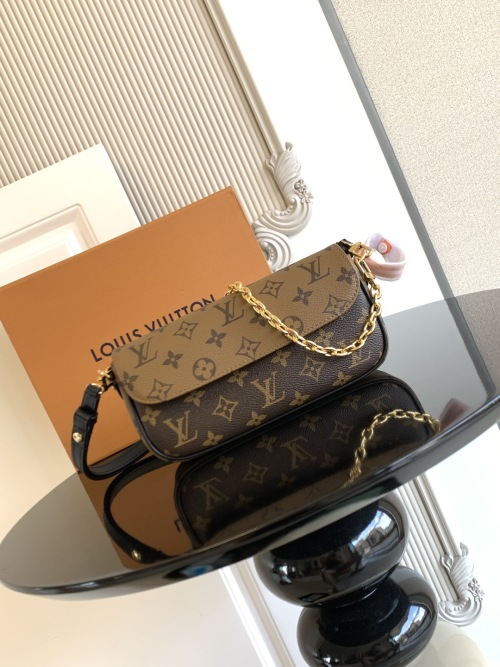 Wallet On Chain Ivy Monogram Canvas,23.5 x 12.0 x 4.3 cm - Crossbody Bag 1 Wallet On Chain Ivy Monogram Canvas,23.5 x 12.0 x 4.3 cm - Crossbody Bag