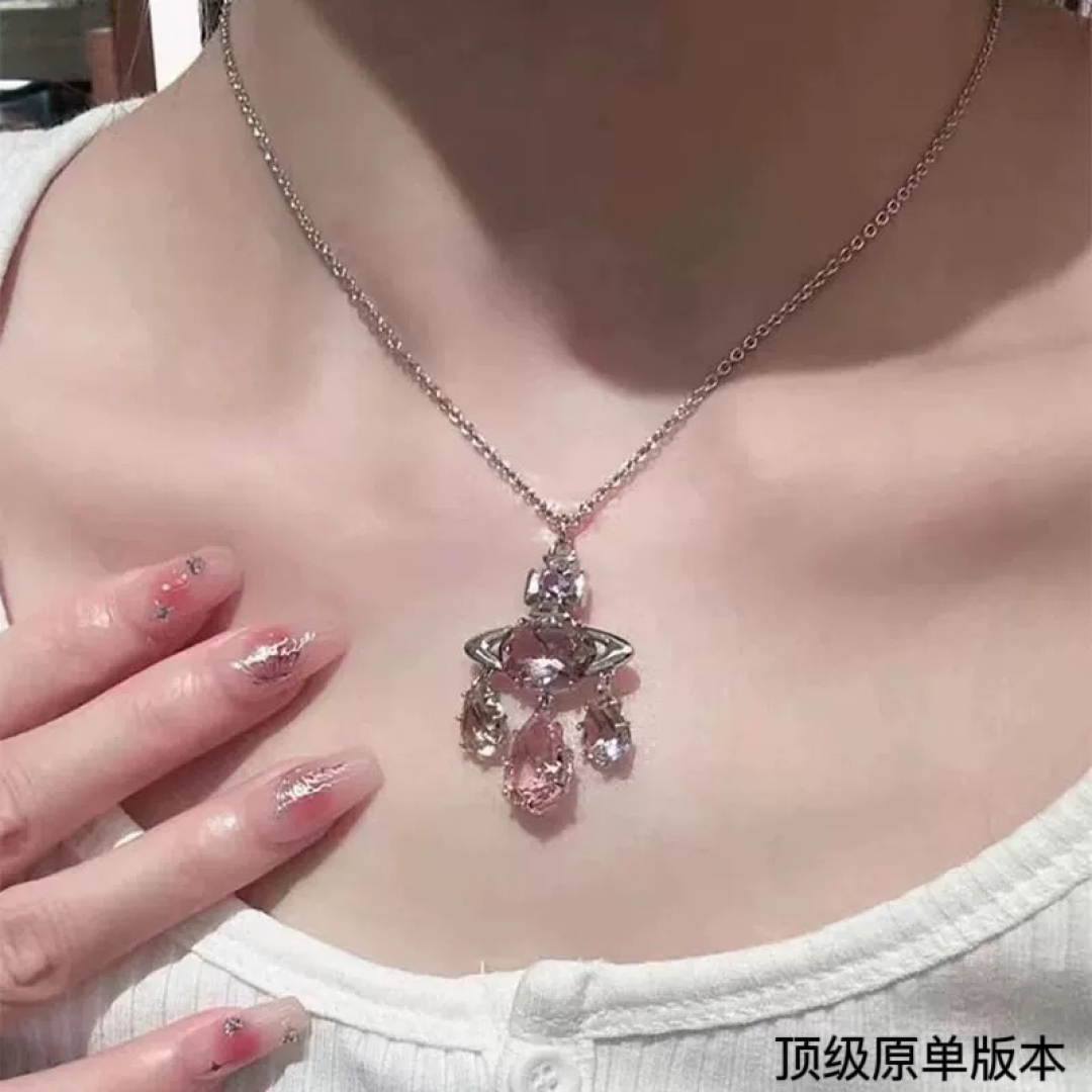  西太后 vivienne 满钻 土星项链
闭眼‮准入‬没错！紫钻搭配黄钻镶嵌、纯‮王粹‬冠球‮经是‬典