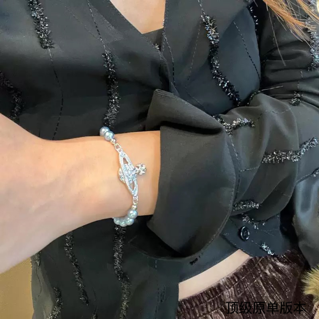  西太后珍珠手链
今年珍珠手链也是大势，珍珠上手真的绝绝子～土星搭配珍珠奶酷奶酷的。作为西太后女孩一定要