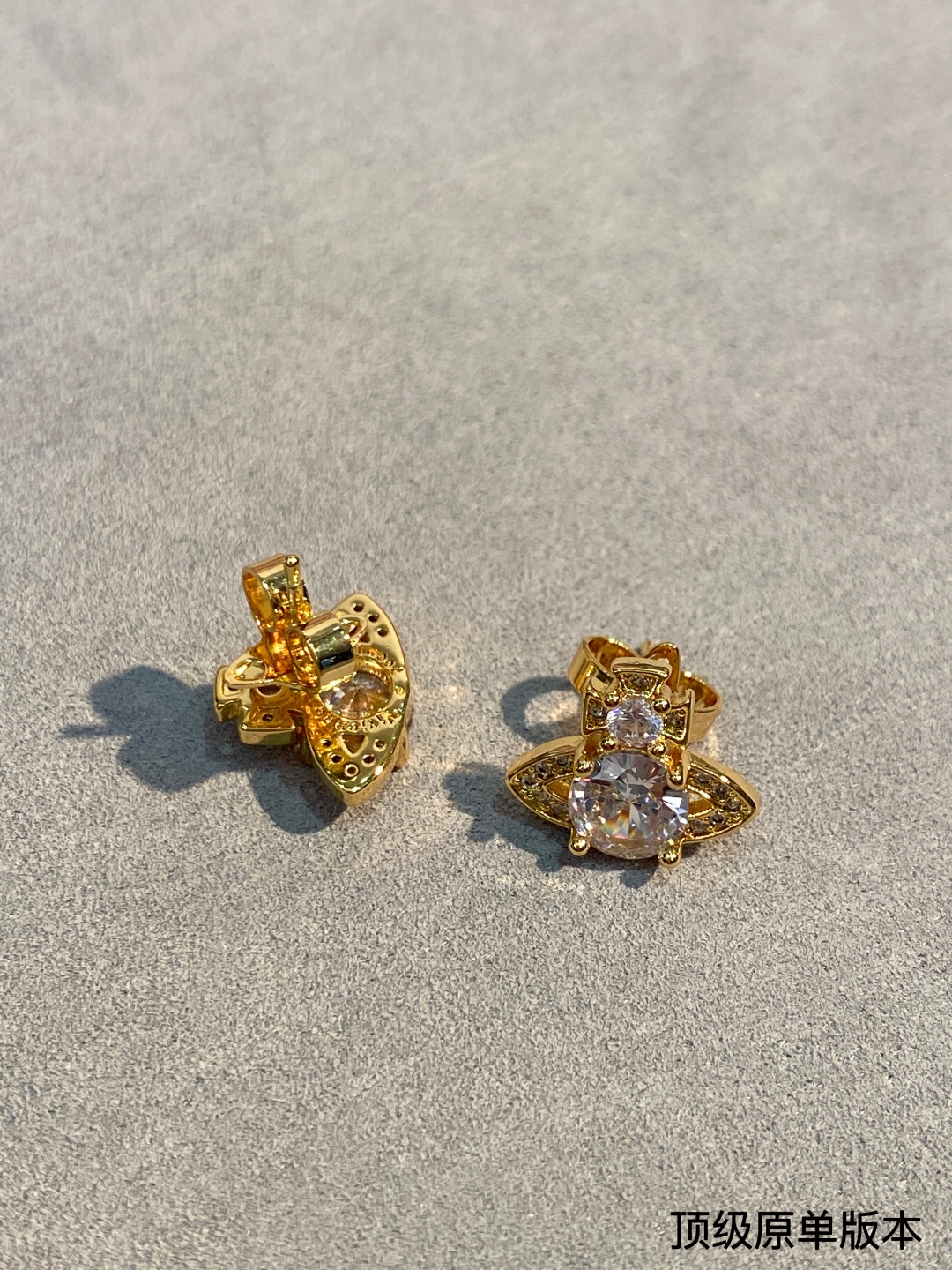  西太后土星镶钻耳钉优雅大方精工设计   非常修饰脸型    青春活力    一眼就被这款吸引了   