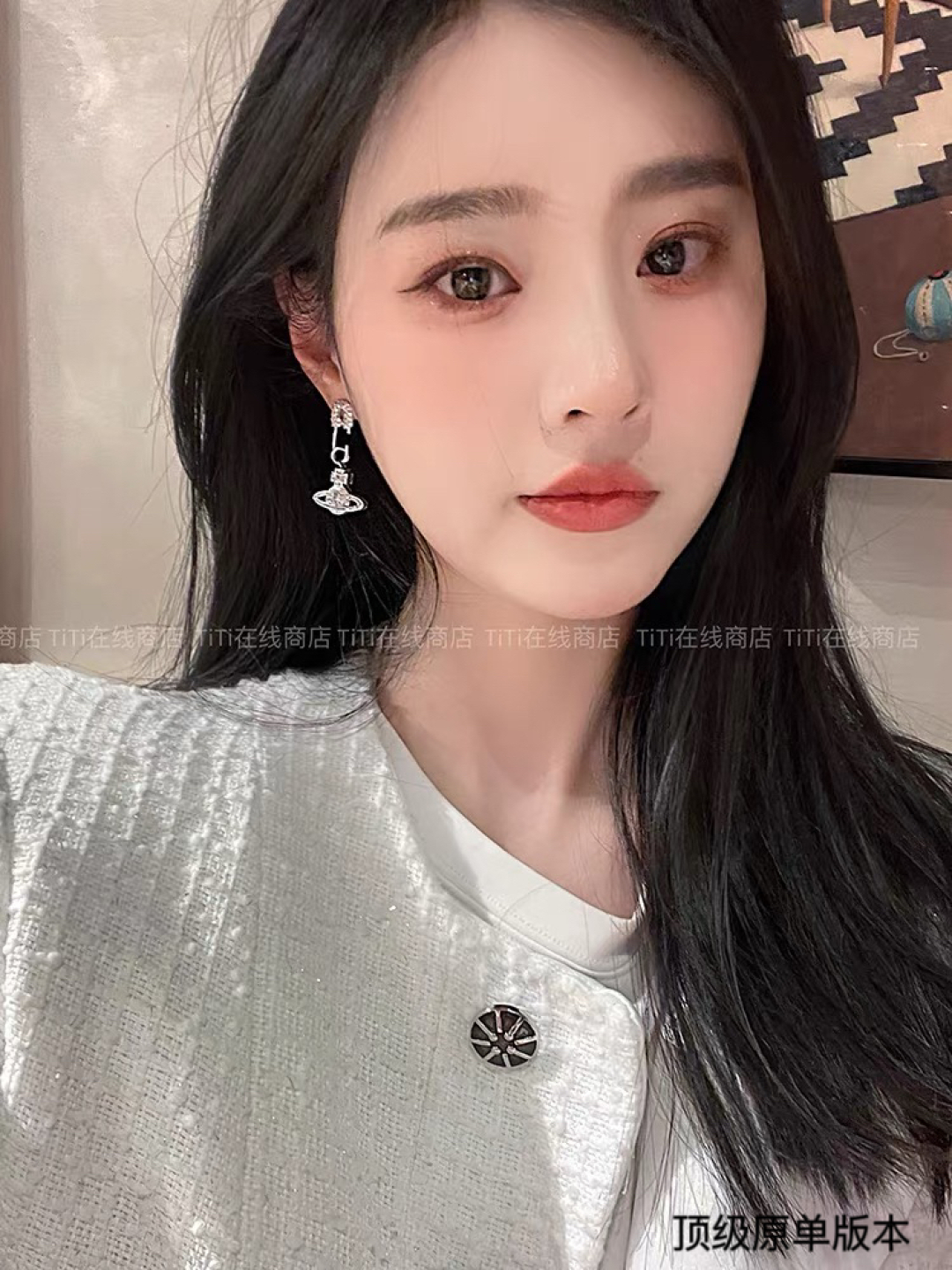  西太后 vivienne 满钻耳钉
闭眼‮准入‬没错！白钻镶嵌、纯‮王粹‬冠球‮经是‬典的象征，闪‮土