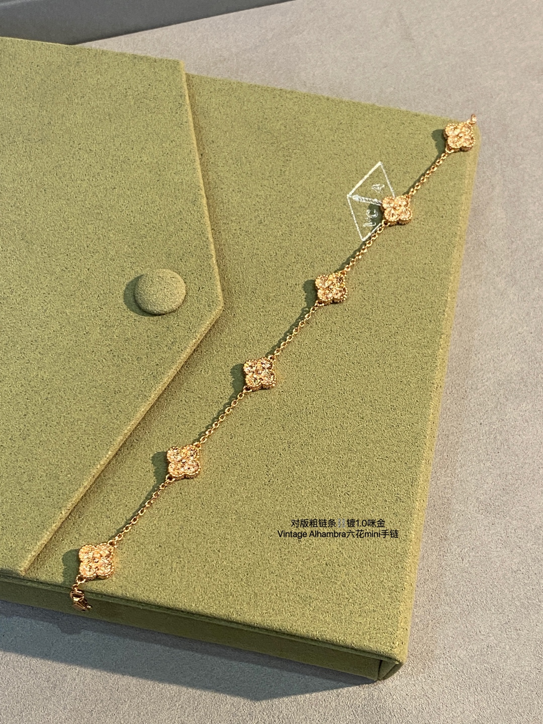 “V Gold Multi-Leaf and Flower Bracelets & Necklaces in Platinum – ZP Press Collection” - 图片 3