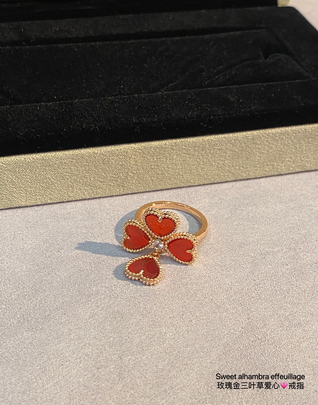“Alhambra Lucky Series Earrings: Red Jade & Heart Four Leaf Design Process” - 图片 3