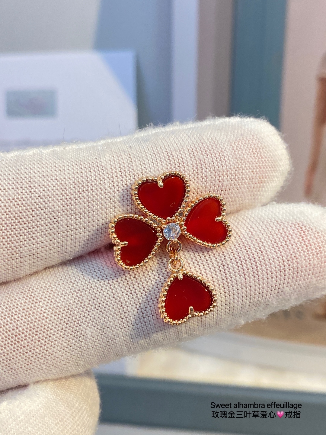 “Alhambra Lucky Series Earrings: Red Jade & Heart Four Leaf Design Process” - 图片 6