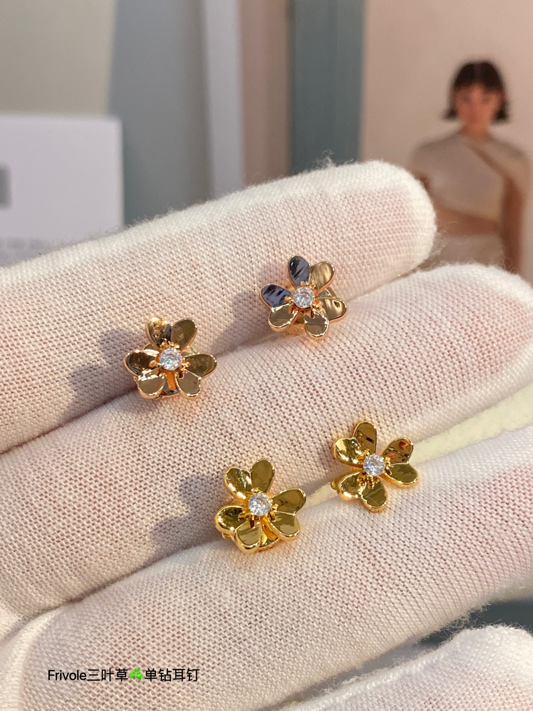 Golden Platte Trifle: Frivole Series – Sharp, Fine, Light Design with Heart-shaped Yellow Gold Petals - 图片 7