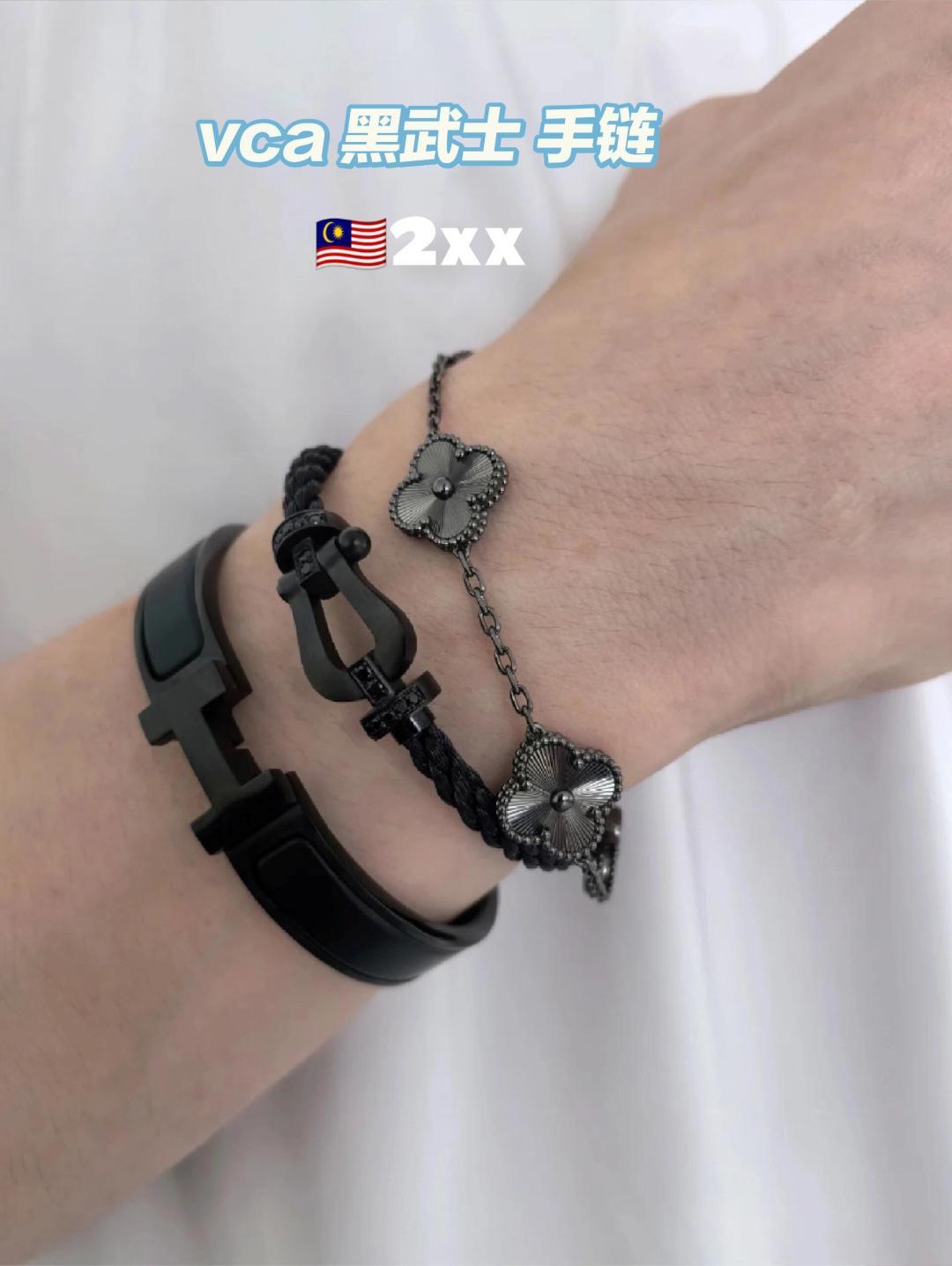 NO:114838,VCA gun black five-color bracelet, so beautiful, the carving process is exactly the same as before. We developed car flower sheets according to zp. The technology is very mature. Each piece is radial. CNC fine carving made it very fine and beautiful. The overall original version is consistent with pure aluminum mold opening process. Our version is super positive, atmospheric and high-end color matching~, jewelry quality, bracelet19860909Vca枪黑五花手链,太好看了雕花的工艺跟之前的一模一样,我们按照zp开发车花片,技术已经非常成熟每一片都呈放射状,CNC精雕做出来非常细密漂亮整体原版一致纯铝模开模工艺,我们的版型超级正哦大气又高级的配色～,饰品精品,bracelet,Jewelry