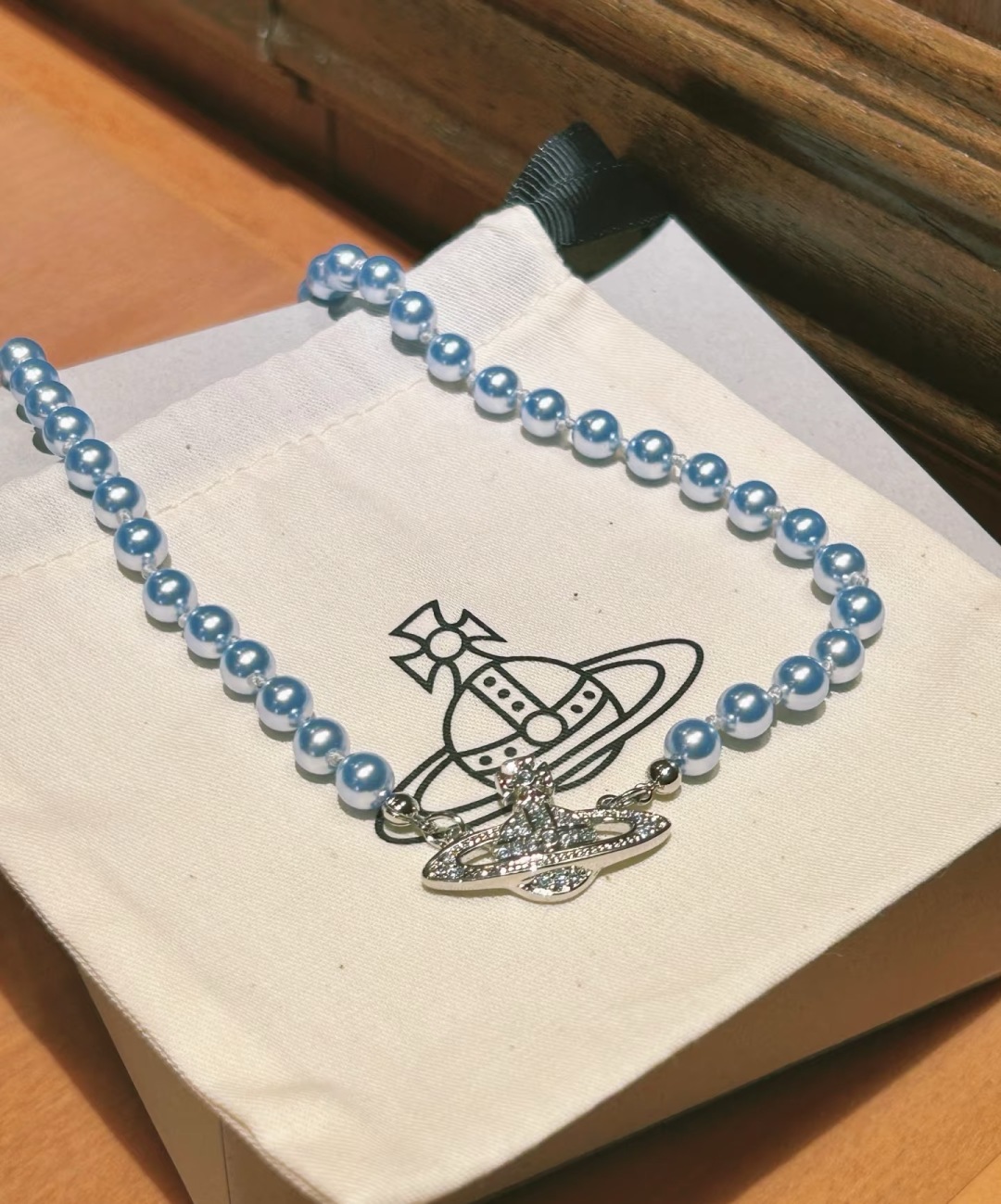  Vivienne Westwood薇薇安西太后土星蓝珍珠项链 👌优雅大方精工设计   非常修饰脸型  