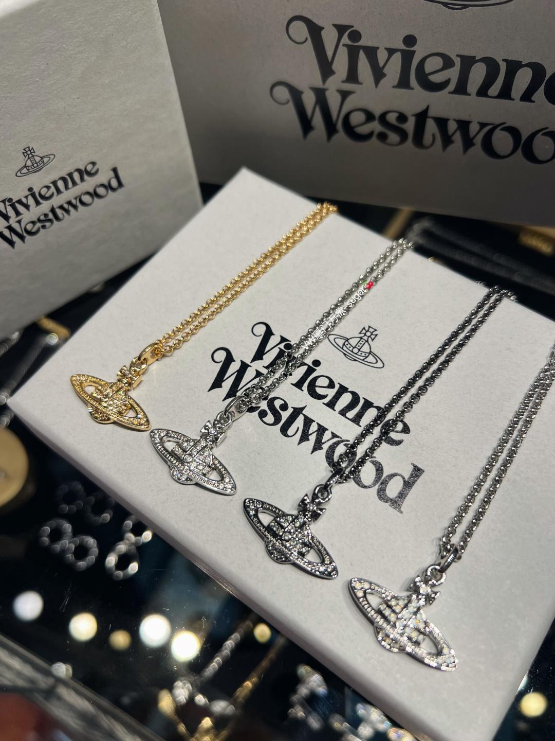  𝐕𝐢𝐯𝐢𝐞𝐧𝐧𝐞 𝐖𝐞𝐬𝐭𝐰𝐨𝐨𝐝🪐✨
经典土星镶钻项链
项链vivienne westwood西太后