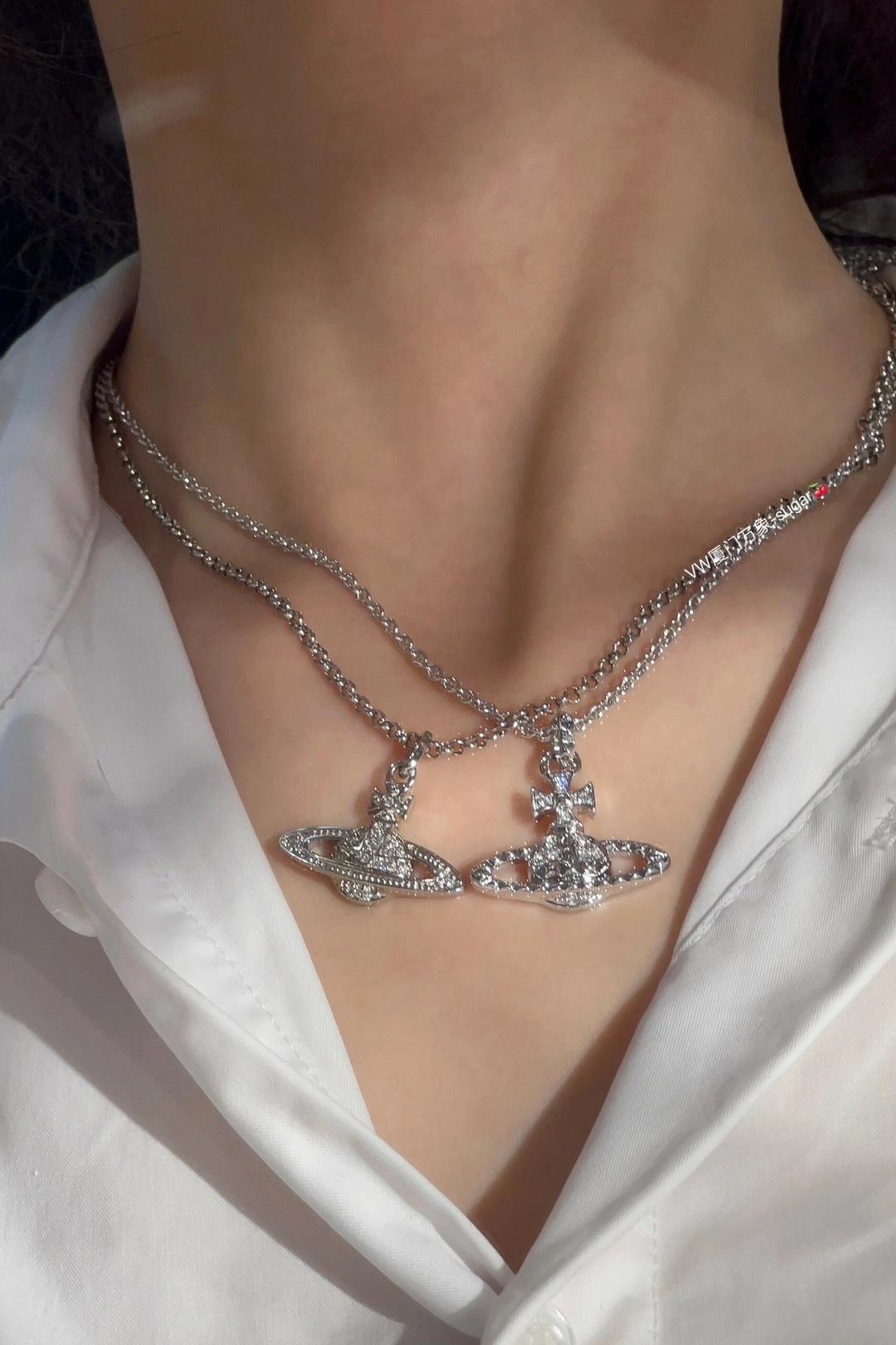  𝐕𝐢𝐯𝐢𝐞𝐧𝐧𝐞 𝐖𝐞𝐬𝐭𝐰𝐨𝐨𝐝🪐✨
经典土星镶钻项链
项链vivienne westwood西太后