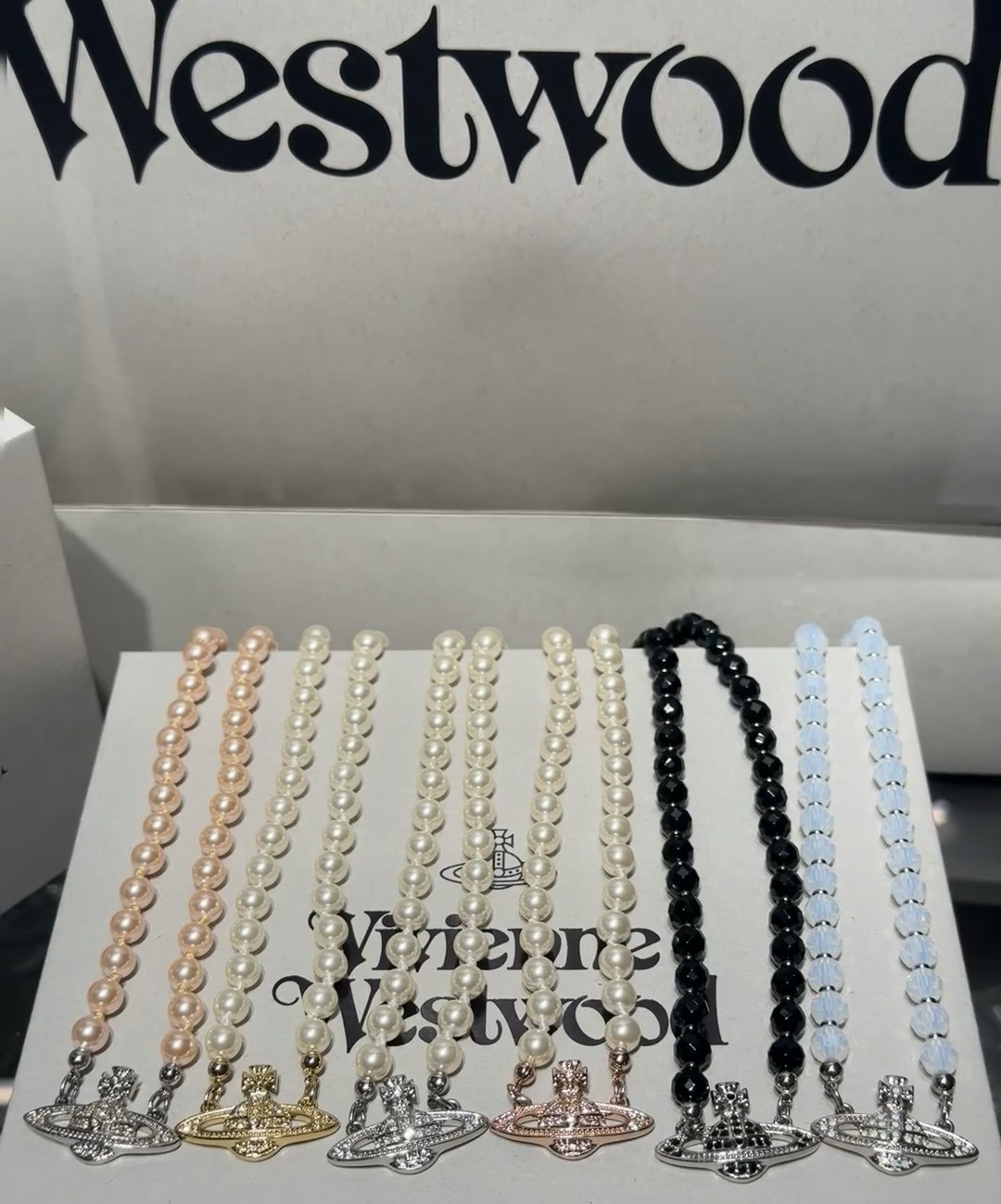 Vivienne Westwood 𝐕𝐢𝐯𝐢𝐞𝐧𝐧𝐞 𝐖𝐞𝐬𝐭𝐰𝐨𝐨𝐝