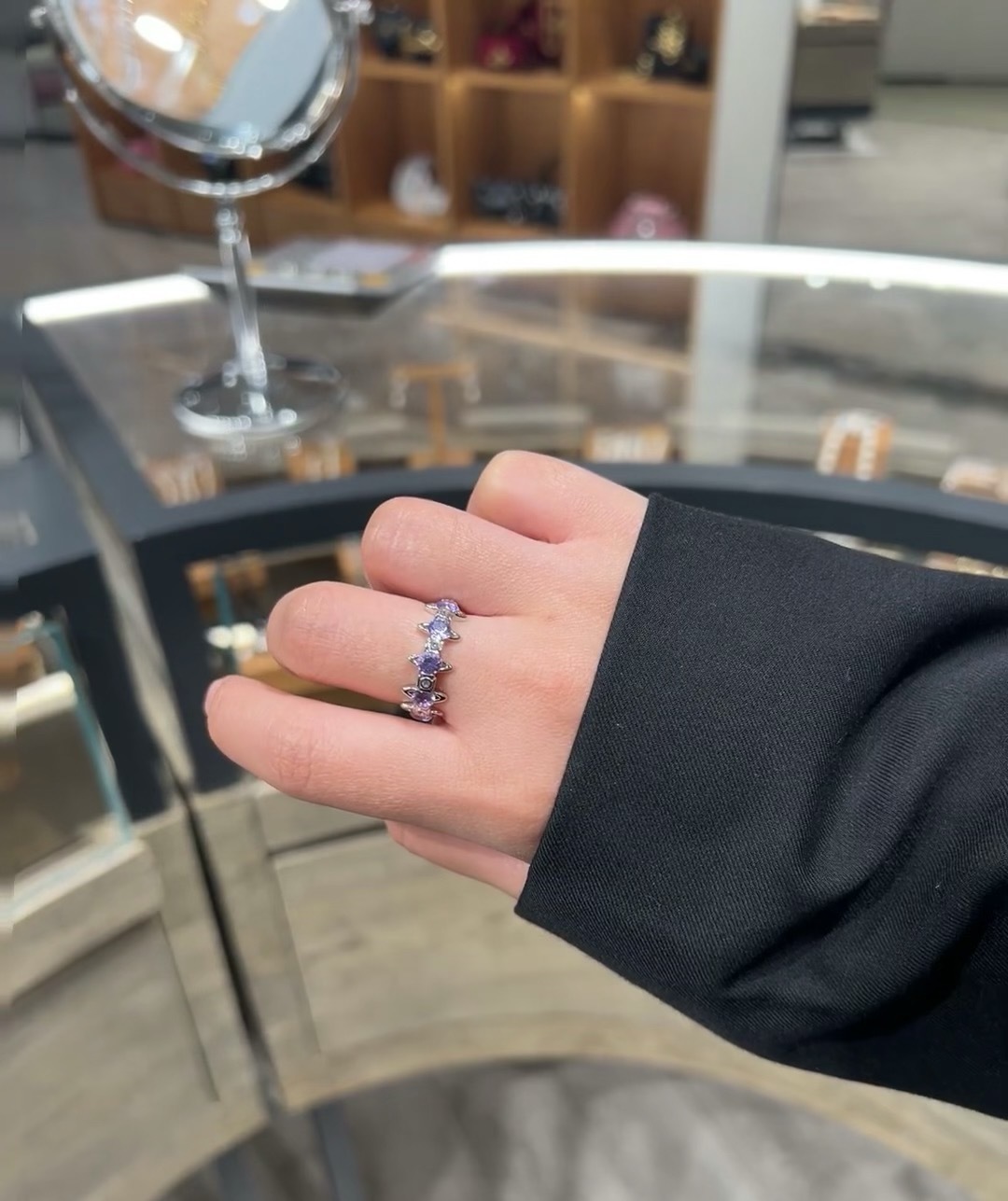  vivienne westwood西太后薇薇安土星戒指💍英国时装设计师，时装的朋克之母！时尚潮流风格，