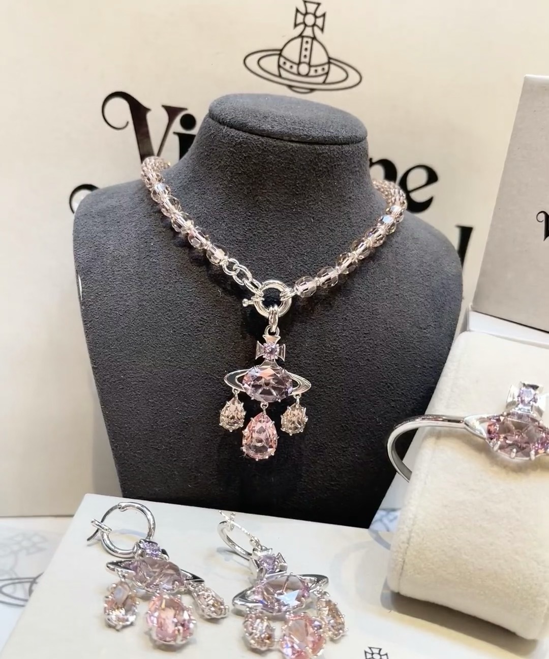 💋 vivienne westwood西太后薇薇安土星水晶项链！英国时装设计师，时装的朋克之母！时尚潮流