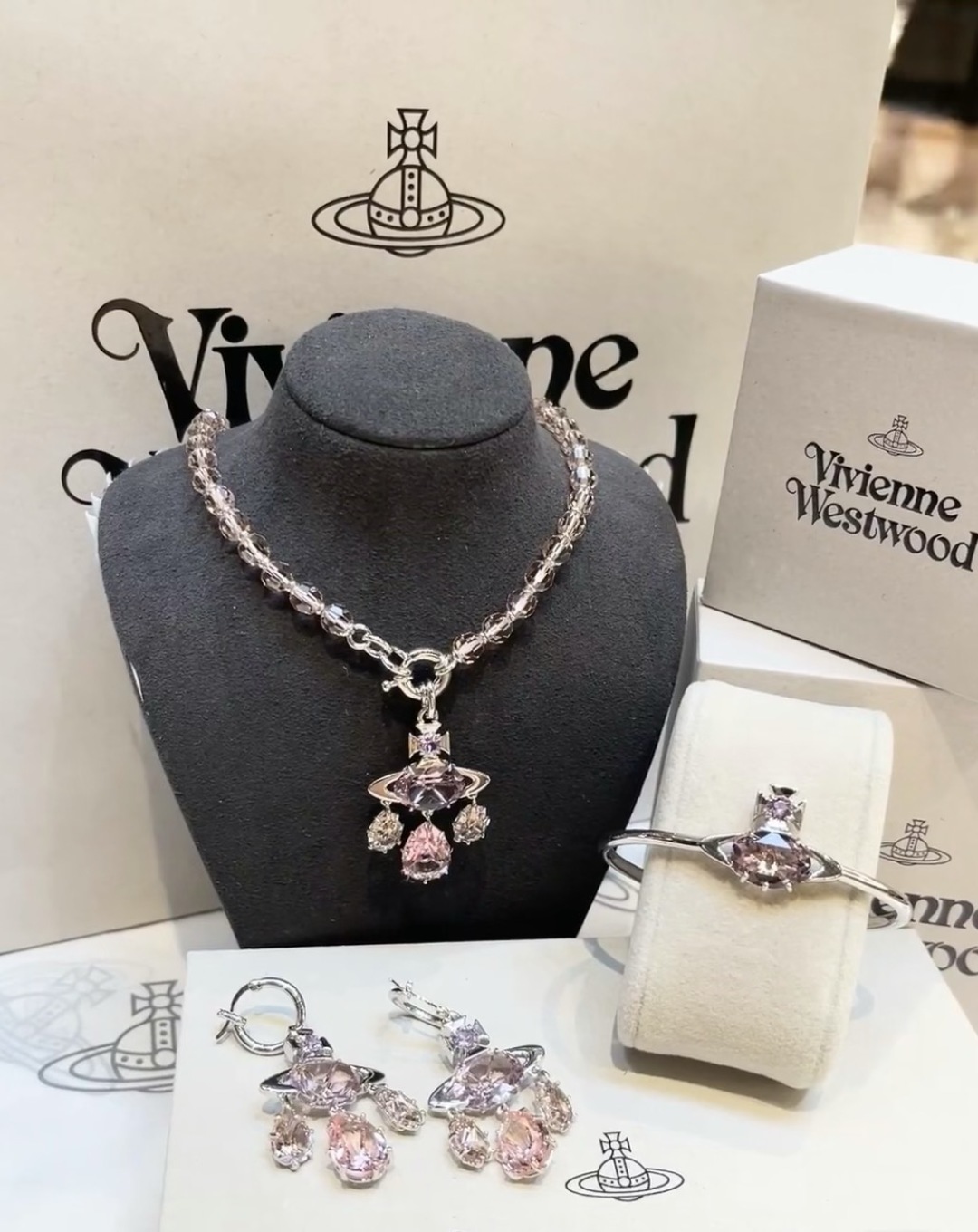 💋 vivienne westwood西太后薇薇安土星水晶项链！英国时装设计师，时装的朋克之母！时尚潮流