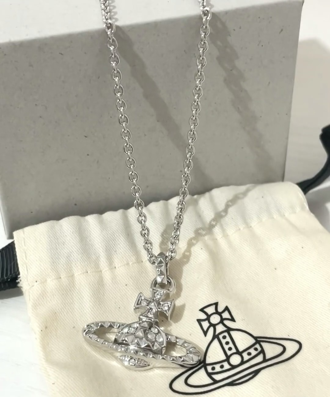 西太后土星镶钻项链【VivienneWestwood】什么是快乐星球，来，这就是快乐星球！重磅推荐，闭眼