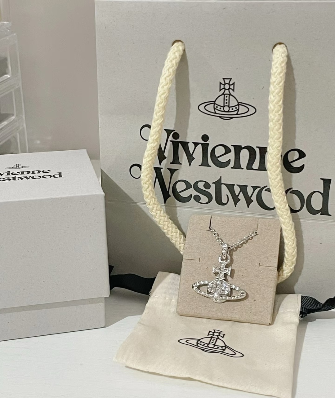 西太后土星镶钻项链【VivienneWestwood】什么是快乐星球，来，这就是快乐星球！重磅推荐，闭眼