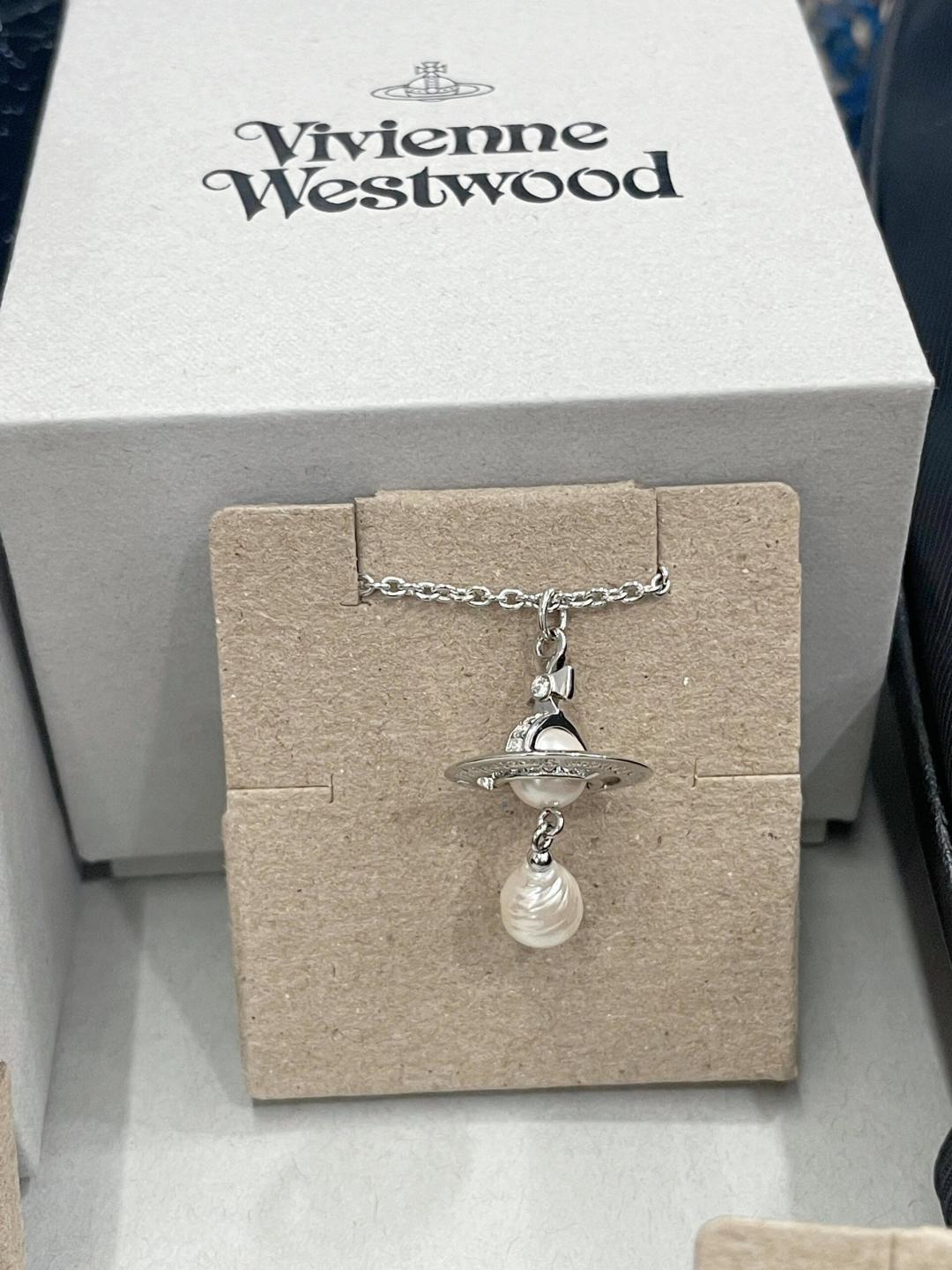 ！Westwood 西太后珍珠项链 重磅推荐，纯粹王冠球是经典的象征，闪耀土星环勾勒未来波光流转间，开启