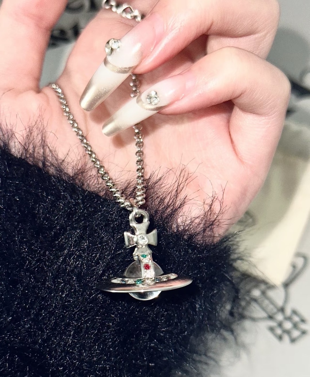 💋 西太后 vivienne 项链
闭眼‮准入‬没错！纯‮王粹‬冠球‮经是‬典的象征，闪‮土耀‬星环勾‮