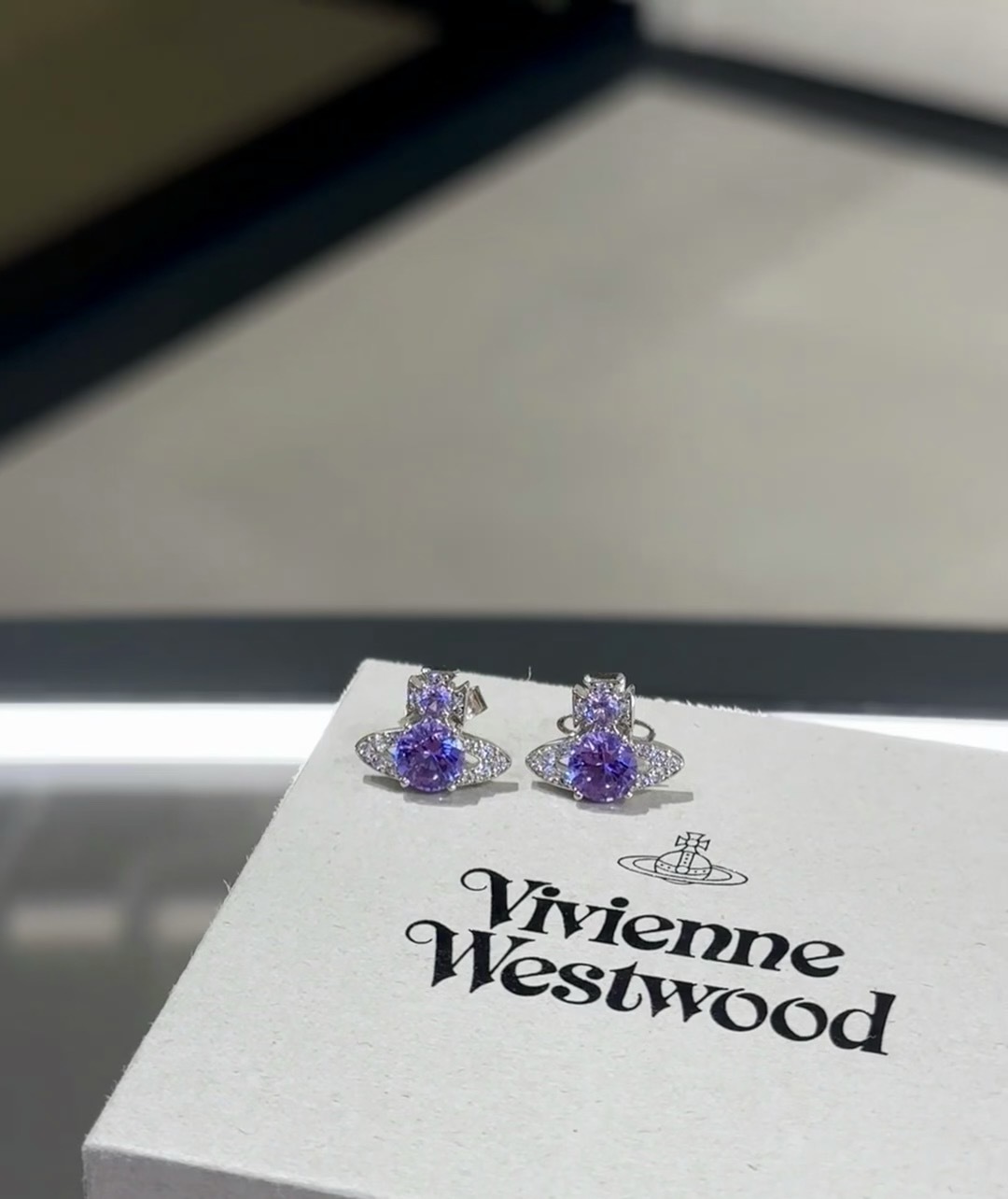  Vivienne Westwood薇薇安西太后耳钉 优雅大方精工设计   青春活力    一眼就被这款
