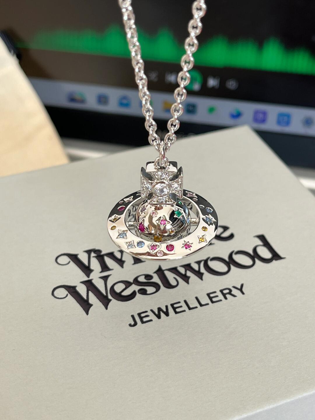  Vivienne Westwood薇薇安西太后项链 优雅大方精工设计   青春活力    一眼就被这款
