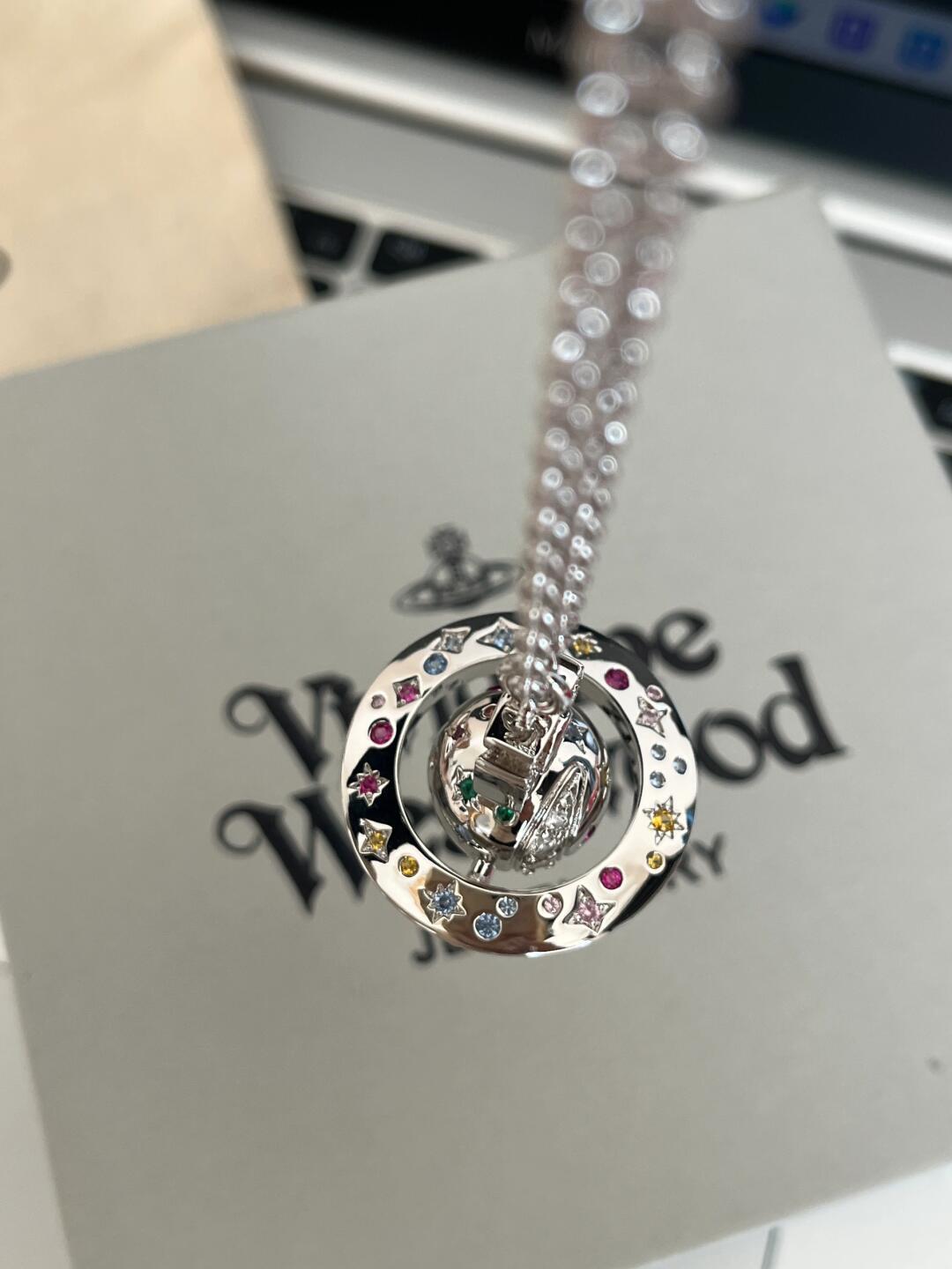  Vivienne Westwood薇薇安西太后项链 优雅大方精工设计   青春活力    一眼就被这款