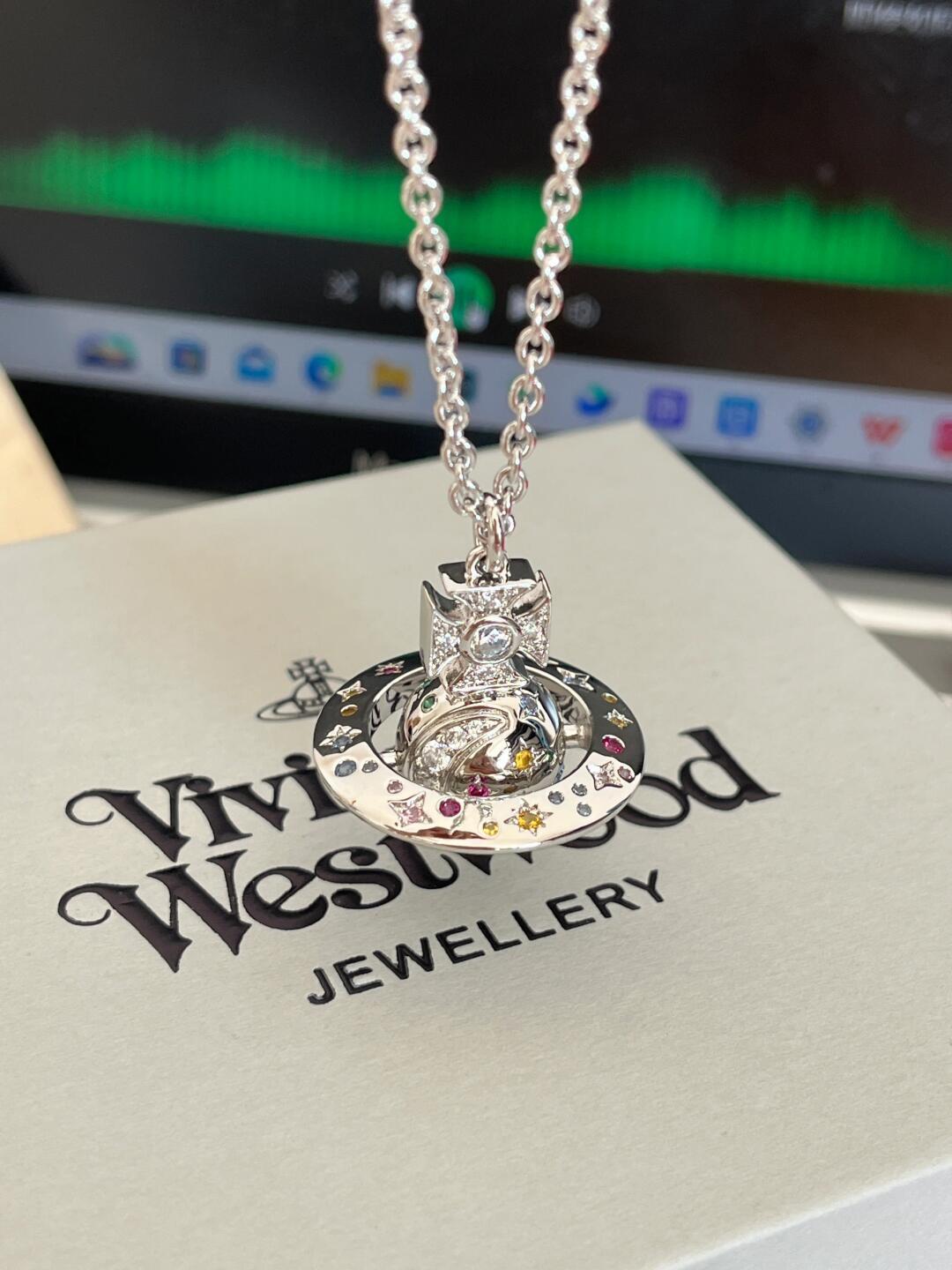  Vivienne Westwood薇薇安西太后项链 优雅大方精工设计   青春活力    一眼就被这款