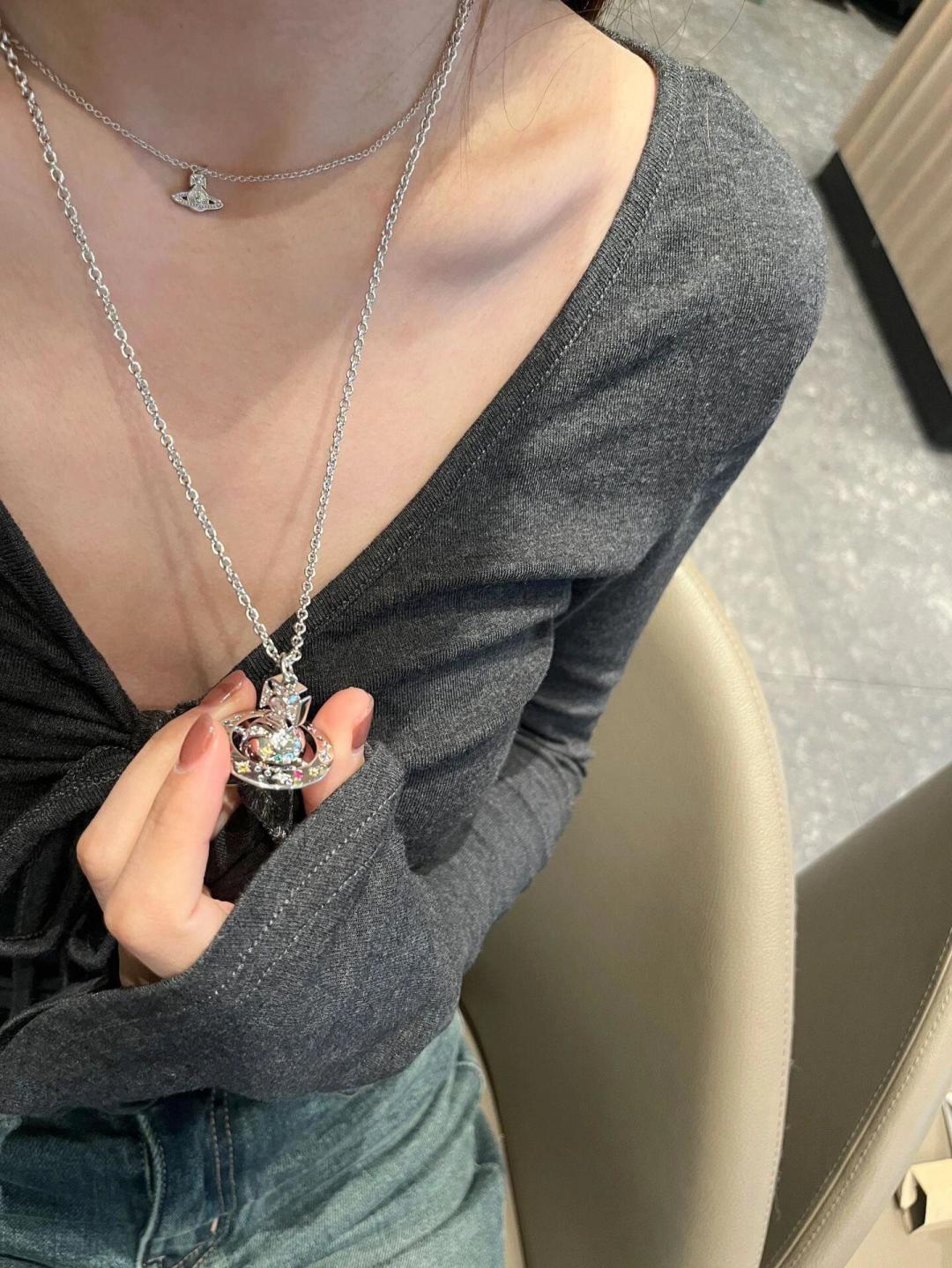  Vivienne Westwood薇薇安西太后项链 优雅大方精工设计   青春活力    一眼就被这款