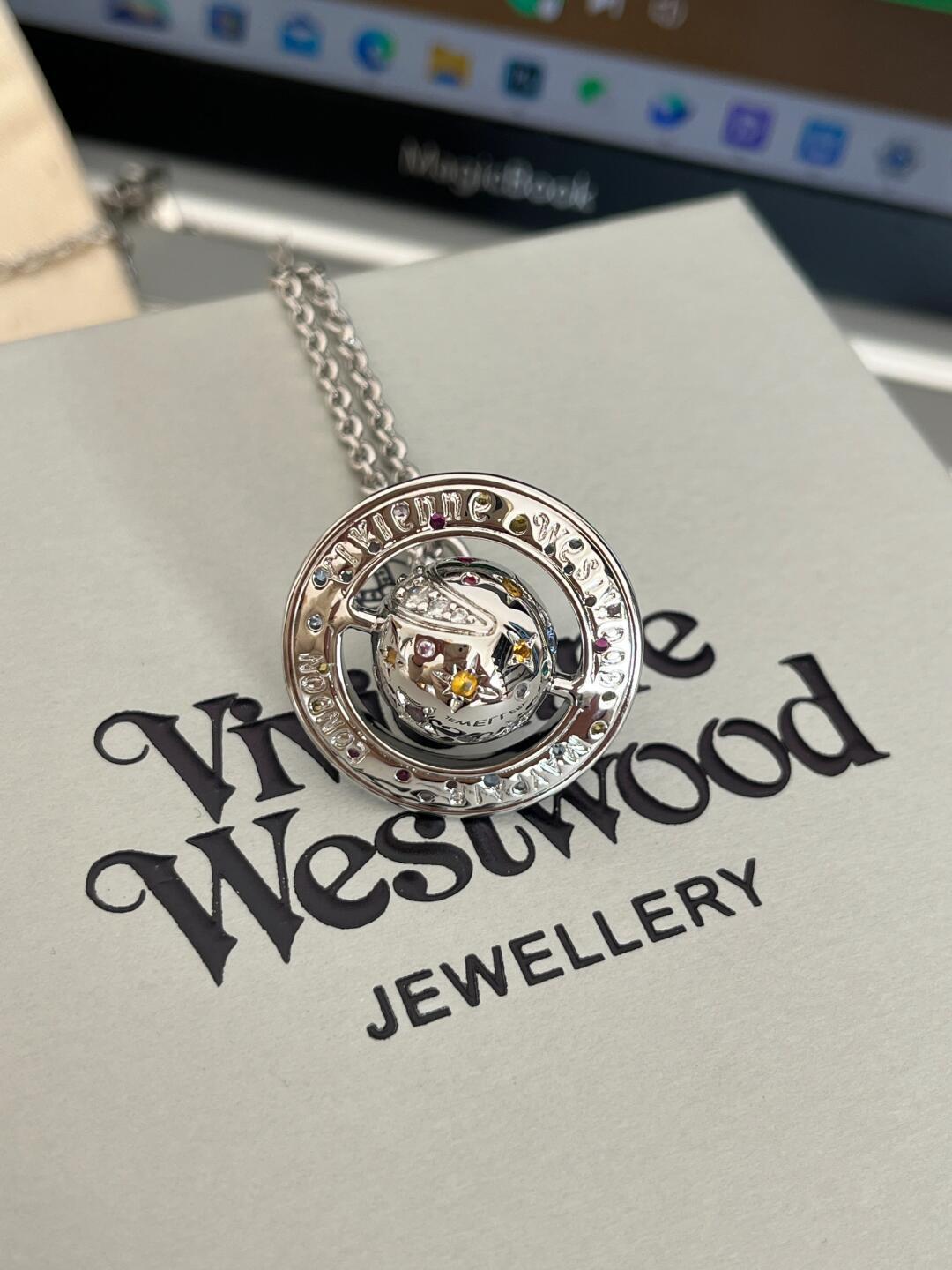  Vivienne Westwood薇薇安西太后项链 优雅大方精工设计   青春活力    一眼就被这款