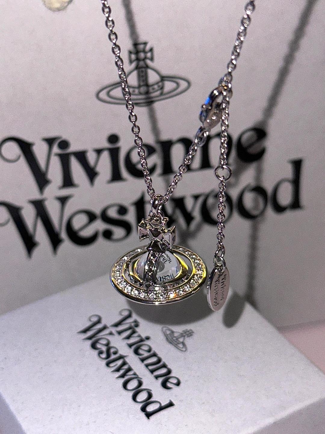 💋 西太后项链𝐕𝐢𝐯𝐢𝐞𝐧𝐧𝐞 𝐖𝐞𝐬𝐭𝐰𝐨𝐨𝐝🪐
vivienne westwood英国时装设计师，时