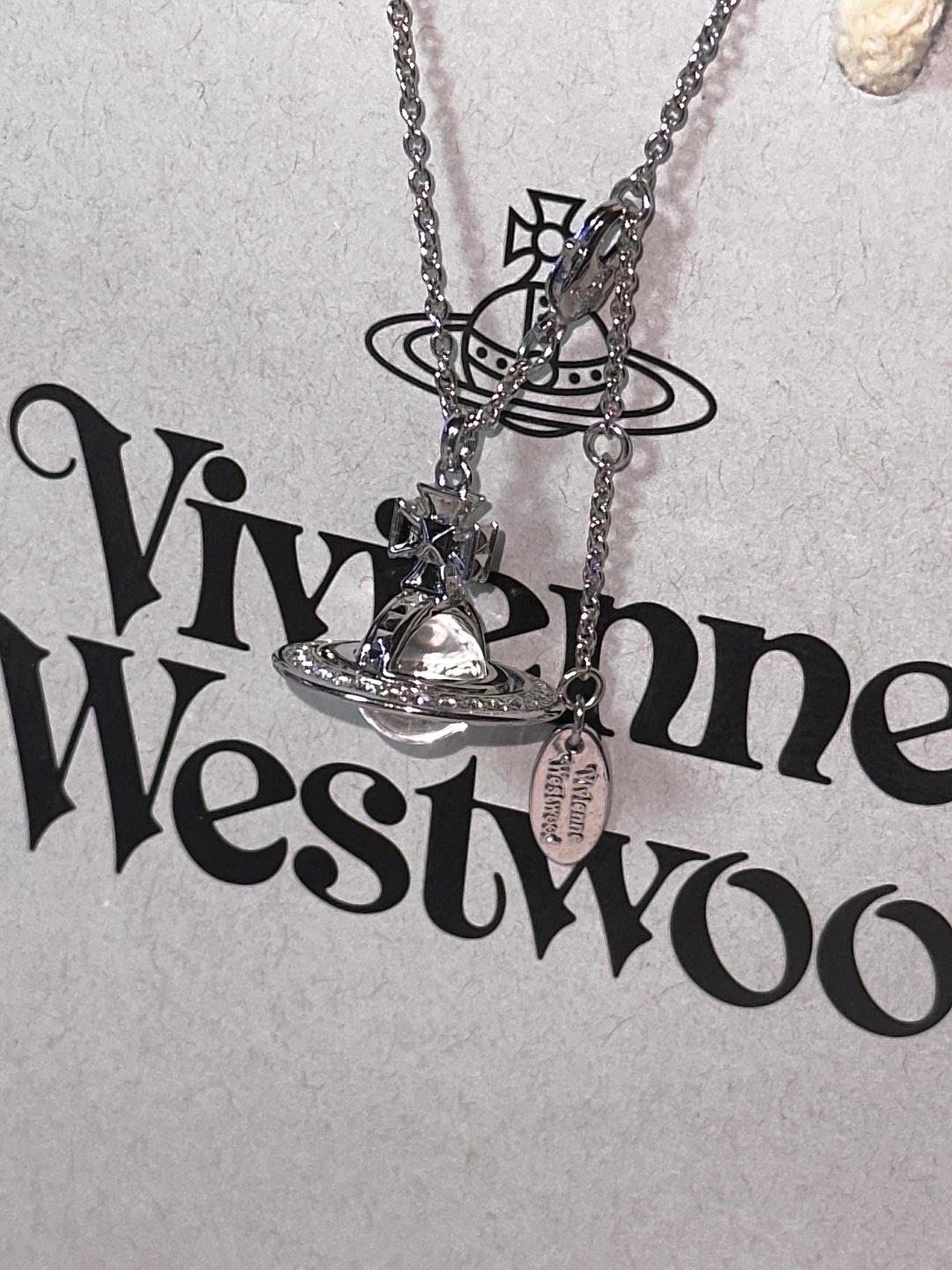💋 西太后项链𝐕𝐢𝐯𝐢𝐞𝐧𝐧𝐞 𝐖𝐞𝐬𝐭𝐰𝐨𝐨𝐝🪐
vivienne westwood英国时装设计师，时
