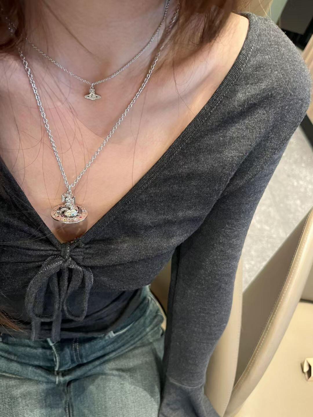     𝐕𝐢𝐯𝐢𝐞𝐧𝐧𝐞 𝐖𝐞𝐬𝐭𝐰𝐨𝐨𝐝
高品质经典星球项链
vivienne westwood英国时