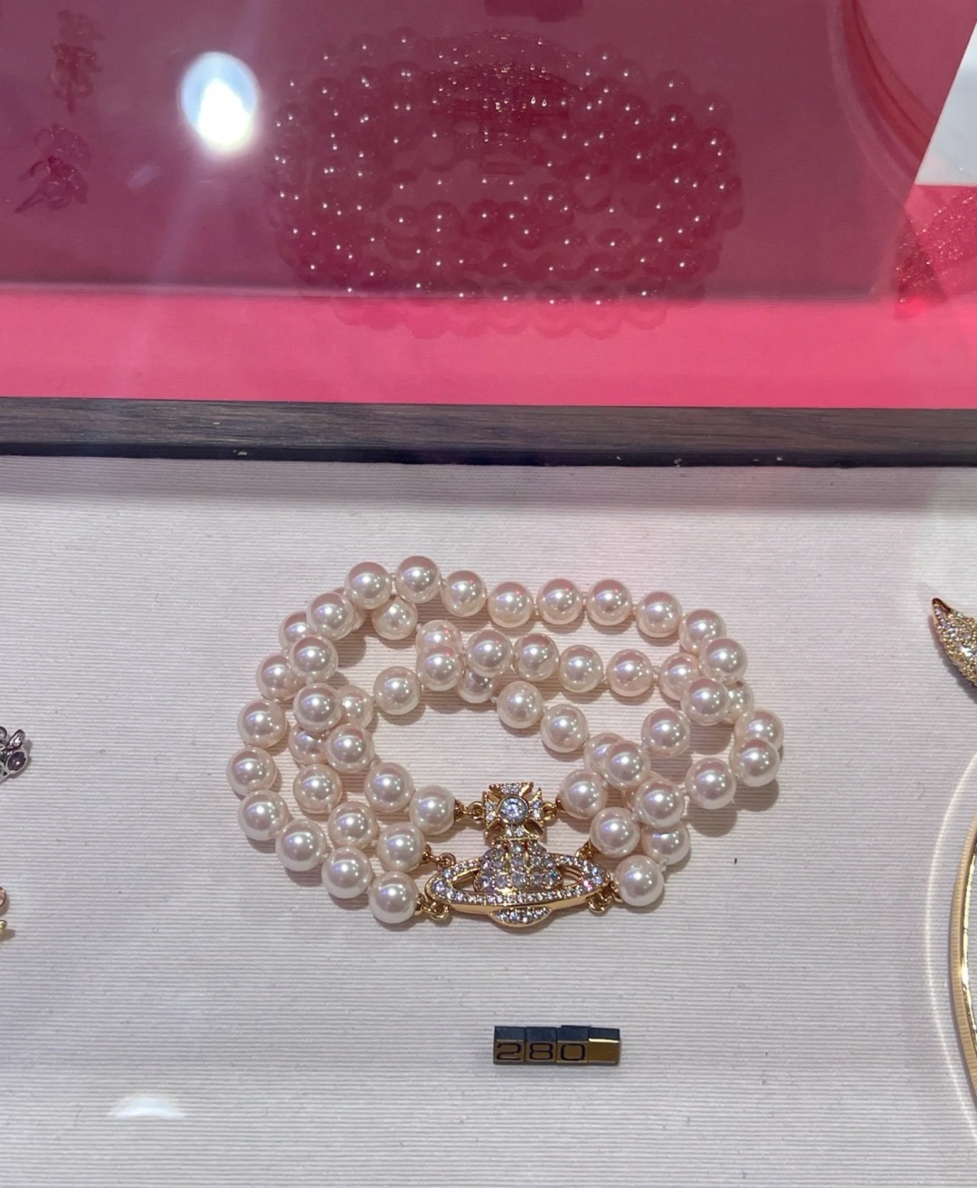    💋 𝐕𝐢𝐯𝐢𝐞𝐧𝐧𝐞 𝐖𝐞𝐬𝐭𝐰𝐨𝐨𝐝
高品质三层珍珠手链
vivienne westwood英国