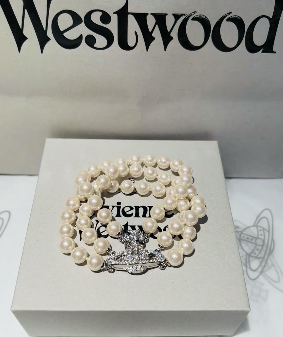    💋 𝐕𝐢𝐯𝐢𝐞𝐧𝐧𝐞 𝐖𝐞𝐬𝐭𝐰𝐨𝐨𝐝
高品质三层珍珠手链
vivienne westwood英国