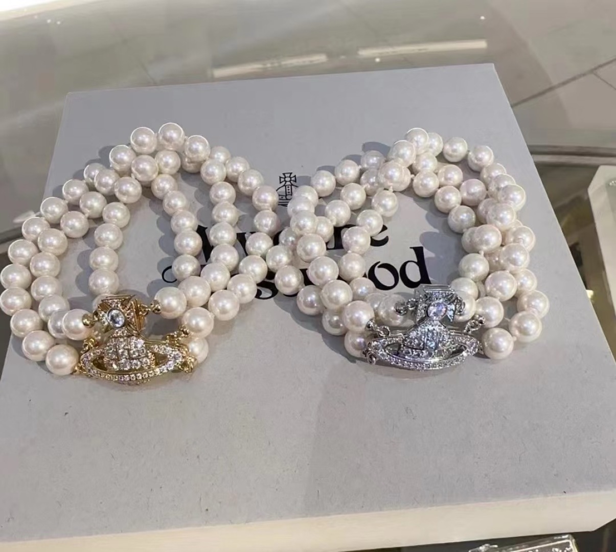    💋 𝐕𝐢𝐯𝐢𝐞𝐧𝐧𝐞 𝐖𝐞𝐬𝐭𝐰𝐨𝐨𝐝
高品质三层珍珠手链
vivienne westwood英国
