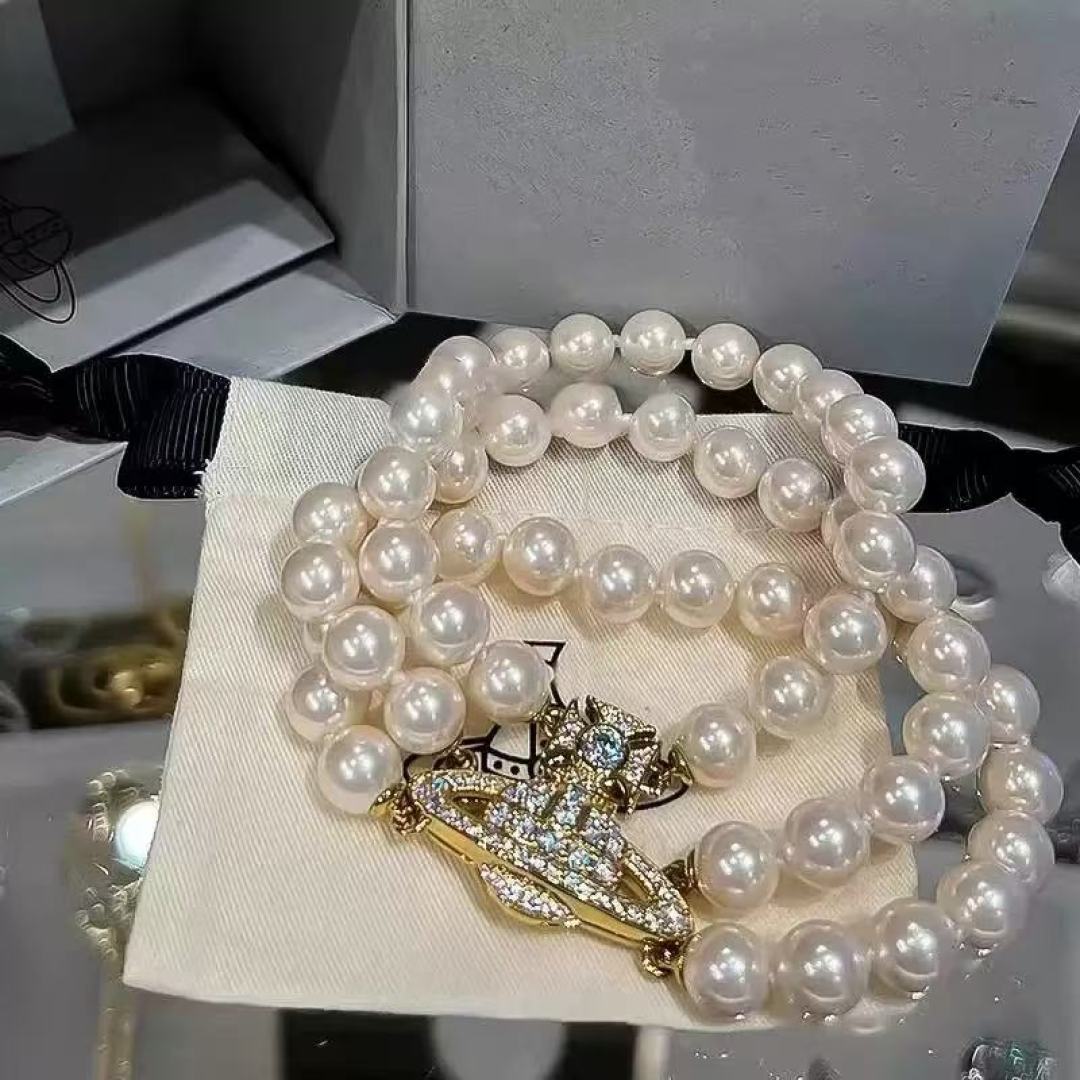    💋 𝐕𝐢𝐯𝐢𝐞𝐧𝐧𝐞 𝐖𝐞𝐬𝐭𝐰𝐨𝐨𝐝
高品质三层珍珠手链
vivienne westwood英国