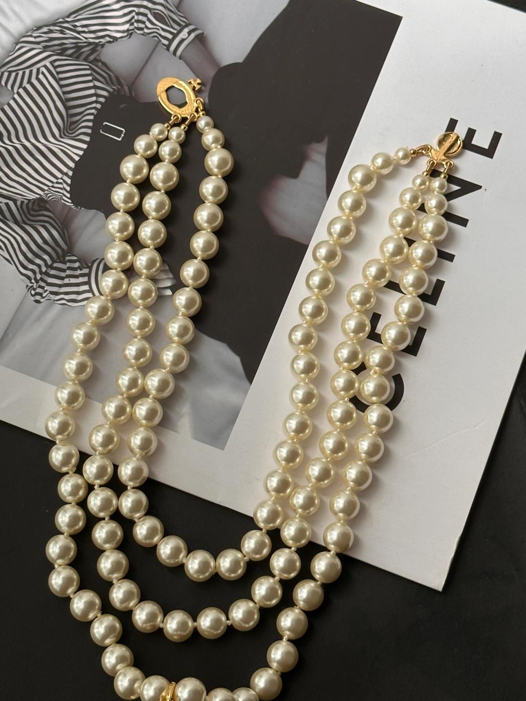    💋  𝐕𝐢𝐯𝐢𝐞𝐧𝐧𝐞 𝐖𝐞𝐬𝐭𝐰𝐨𝐨𝐝
高品质三层珍珠项链
vivienne westwood英