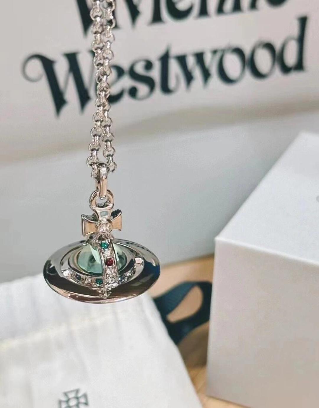  𝐕𝐢𝐯𝐢𝐞𝐧𝐧𝐞 𝐖𝐞𝐬𝐭𝐰𝐨𝐨𝐝
高品质西太后项链
vivienne westwood英国时装设计师