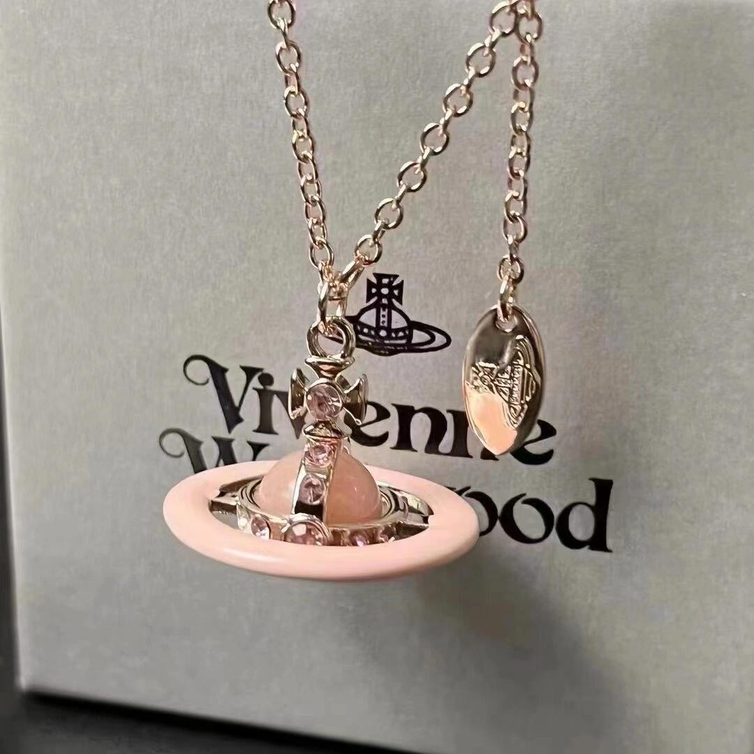  𝐕𝐢𝐯𝐢𝐞𝐧𝐧𝐞 𝐖𝐞𝐬𝐭𝐰𝐨𝐨𝐝
高品质西太后项链
vivienne westwood英国时装设计师