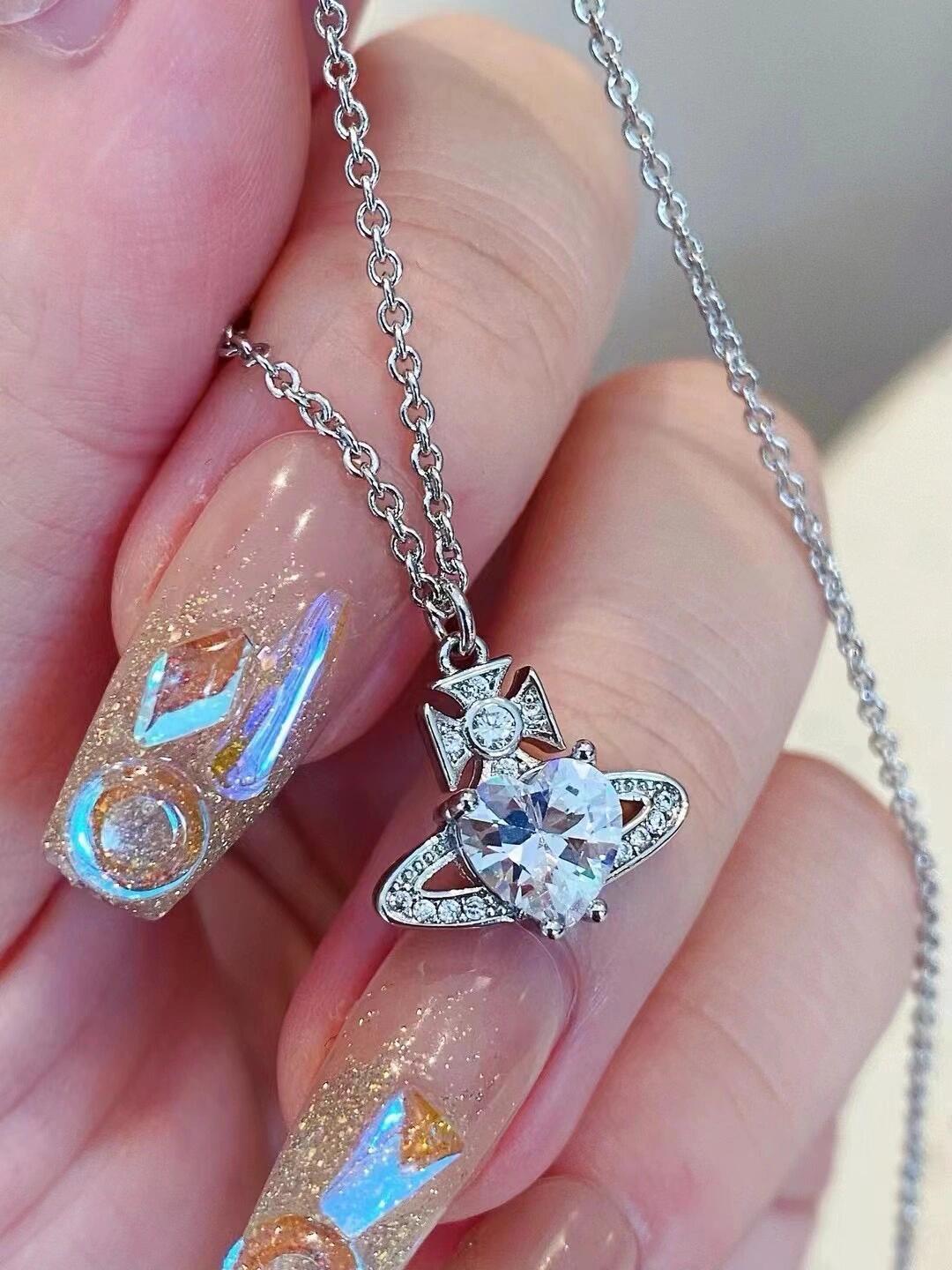 𝐕𝐢𝐯𝐢𝐞𝐧𝐧𝐞 𝐖𝐞𝐬𝐭𝐰𝐨𝐨𝐝
高品质西太后项链
vivienne westwood英国时装设计师