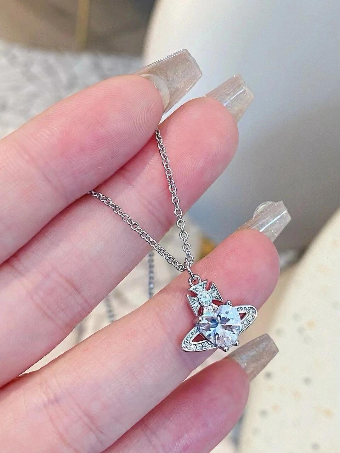  𝐕𝐢𝐯𝐢𝐞𝐧𝐧𝐞 𝐖𝐞𝐬𝐭𝐰𝐨𝐨𝐝
高品质西太后项链
vivienne westwood英国时装设计师