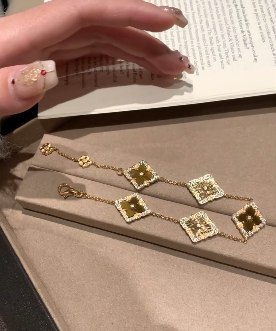 P775 V GOLD-TO-SCRUTINIZER BUCHILATI, LASER-FIRED FIVE-FLOWER BRACELETS - 图片 2