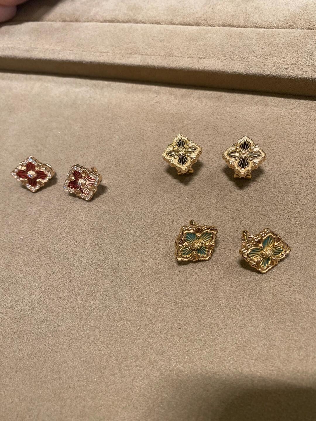 P525 V GOLD-TO-FIXER BUTCHERATI GRAND FOUR LEAF EARRING