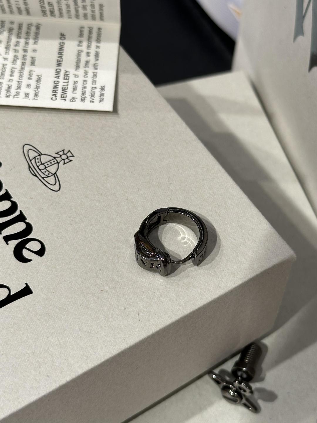 “Queen’s Sophisticated Ear Nails: Daily Brand Review and Price Opinion” - 图片 7