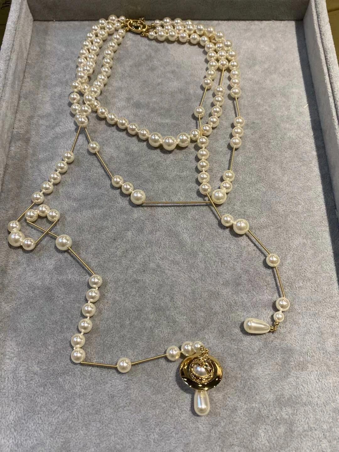 西太后珍珠项链 小巧精致，闭眼入准没错！纯粹王冠球是经典的象征，闪耀土星环勾勒未来波光流转间，开启一场与